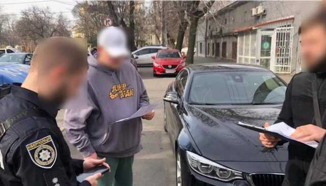 "Кинув" волонтерів: в Одесі викрили шахрая, який продавав уявні бронежилети для ЗСУ