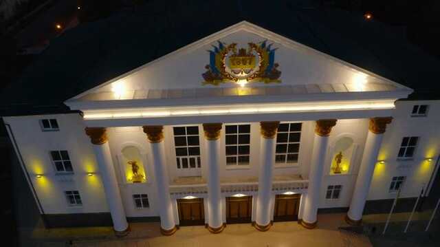 Потужний вибух стався у будівлі Народного дому у Бахмуті