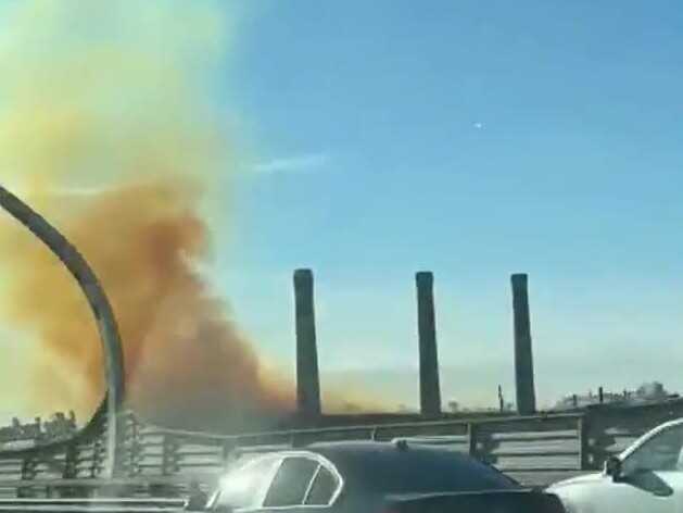 У Санкт-Петербурзі помітили стовп рудого диму, росіяни запанікували