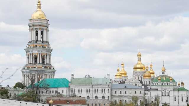 В Лавру с утра приехали пожарные и взрывотехники из-за сообщения о минировании