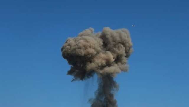 Среди российского Белгорода после взрыва появилась большая воронка