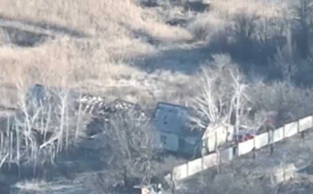 Спрятаться не получилось: ВСУ точным ударом "демилитаризовали" места базирования оккупантов