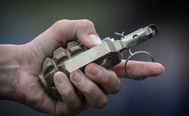 В Кривом Роге мужчина угрожает подорвать себя гранатой