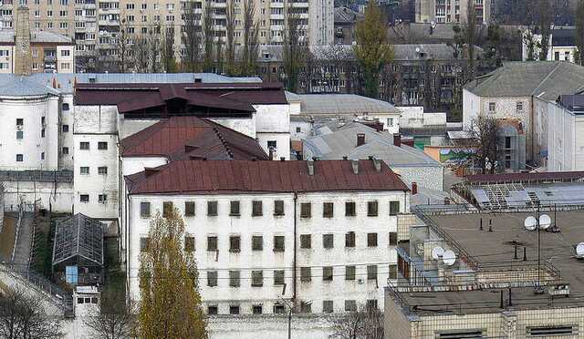 Арештанта засудили за спробу підкупу заступника керівника Київського СІЗО