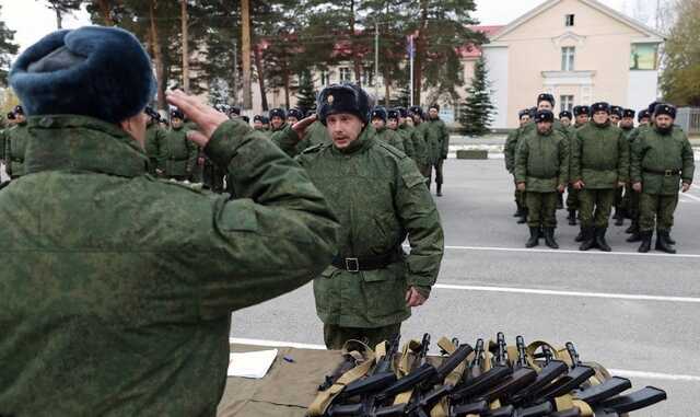 РФ змушує людей підписувати контракт для служби в армії, - голова розвідки Естонії