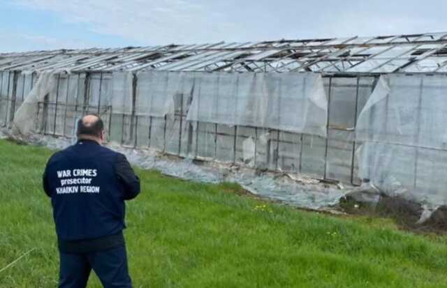 Понівечені будинки та авто: з’явилися нові фото наслідків обстрілів РФ у Харківській області