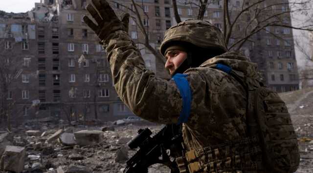 Українські морпіхи показали, як знищили російський танк Т-80, який намагався від них сховатися