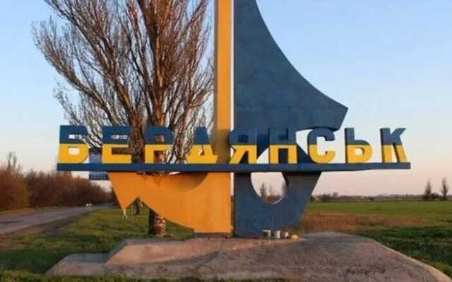 Окупанти намагаються вивезти з Бердянська викрадене збіжжя, - Генштаб