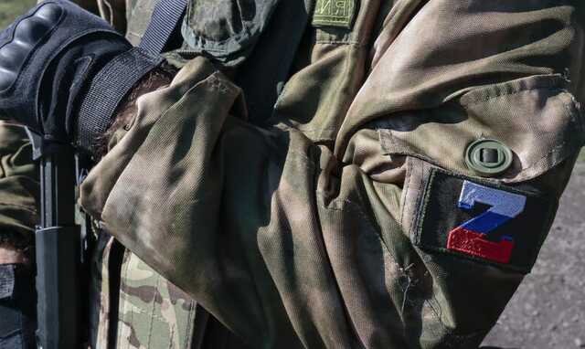 РФ продолжает вербовать заключенных. В Луганской области тренируют около 500 "зеков"