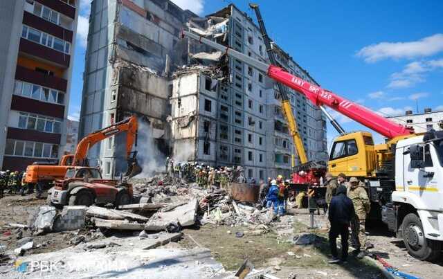 Ракетний удар по багатоповерхівці в Умані: фоторепортаж з місця трагедії