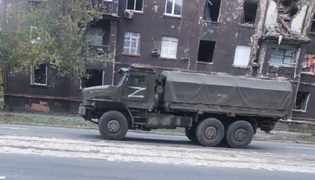 Танки, вантажівки й "Тигри": в Маріуполі дві доби фіксують рух техніки окупантів