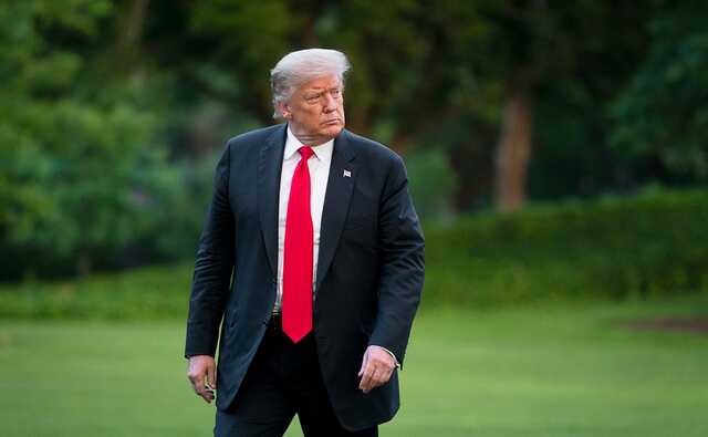 "Куди, чорт забирай, я йду?" Трамп показав виборцям, як Байден губиться у просторі