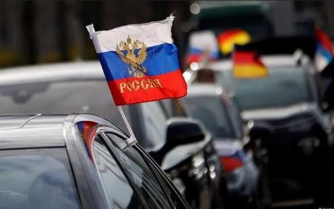 Суд Берліна дозволив російські прапори 9 травня