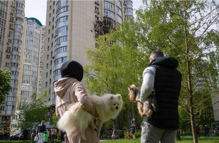 Наслідки наймасованішої атаки дронів на Київ: пошкоджено будинки, машини та об’єкти інфраструктури