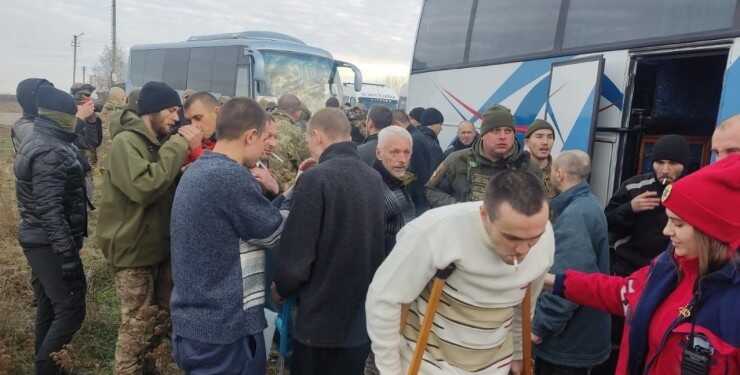 Українцям, які повернулися з полону, платитимуть по 100 тисяч гривень, — Мінреінтеграції