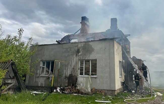 Оккупанты из артиллерии обстреляли дома в Купянском районе