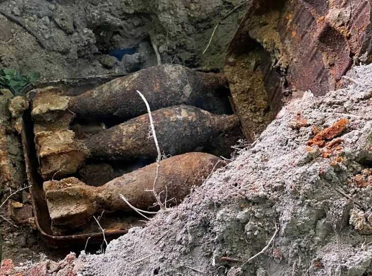 У Києві чоловік викопав на своєму огороді мінометні снаряди