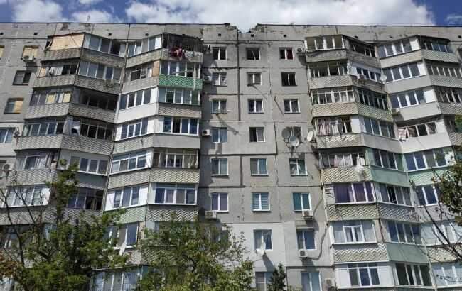 Окупанти вдарили артилерією по багатоповерхівці в Херсоні