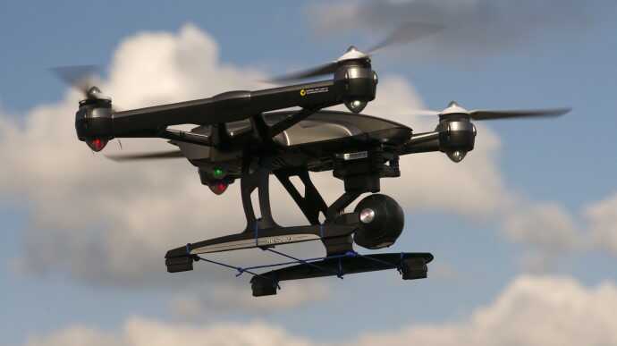 Український дрон влучив у російську МТ-ЛБ у Мар’їнці