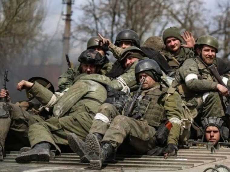 Новое пушечное мясо: оккупанты завезли сотни наемников-узников на Запорожское направление