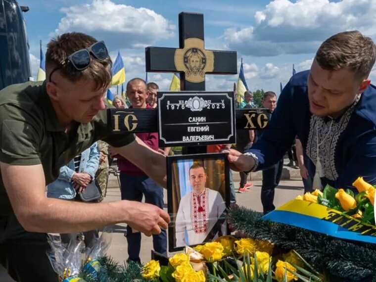 У Харкові після поранення помер волонтер Євген Санін, який евакуював людей "дорогою життя"