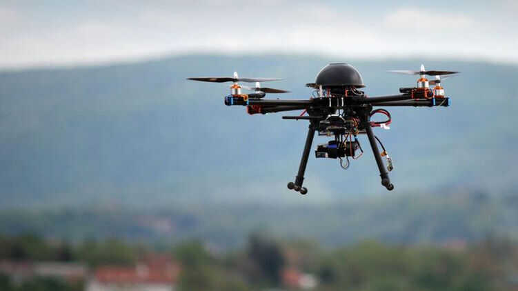 Над аеропортами Британії та Польщі помітили невідомі безпілотники