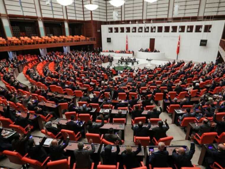 Парламентські вибори в Туреччині: які результати показала партія Ердогана