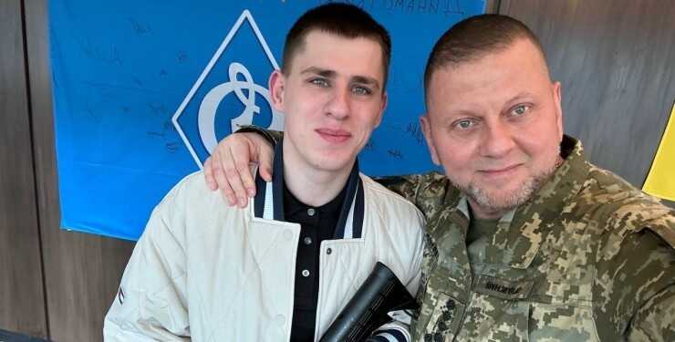 Нагороджений Залужним боєць із позивним "Хижак" отримав поранення в спину