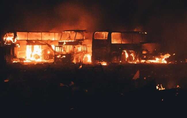 Рятувальники показали наслідки нічної атаки на Київ