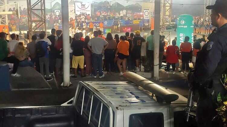 У Сальвадорі вболівальники влаштували тисняву біля входу на футбольний стадіон