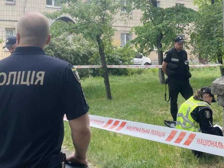 У Києві 5-річний хлопчик випав із вікна і розбився