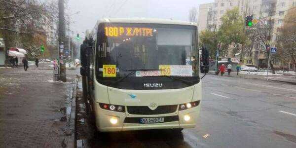 У Києві марштрутчик взяв у "заручники" пасажирів і влаштував істерику