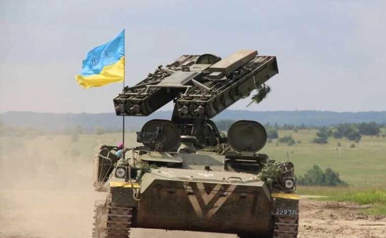 Ракетна атака на Київ: уламки пошкодили дах ТРЦ