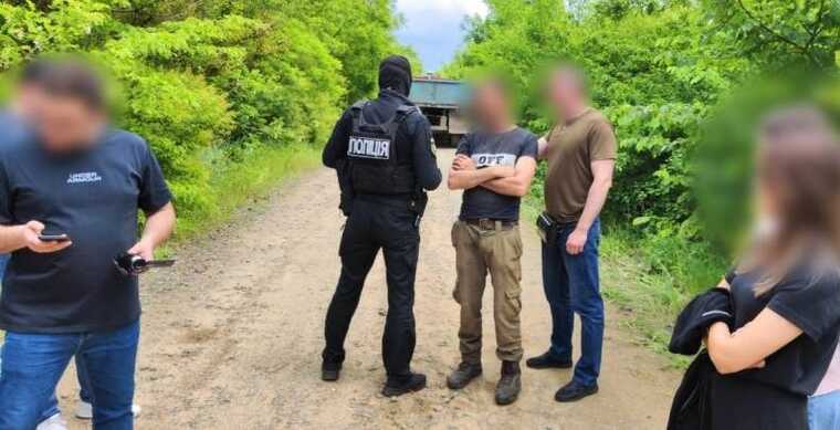 В Одесской области сотрудник лесничества требовал деньги за древесину