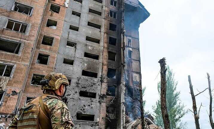 З Авдіївки евакуювали мешканців багатоповерхівки, до якої потрапили російські ракети