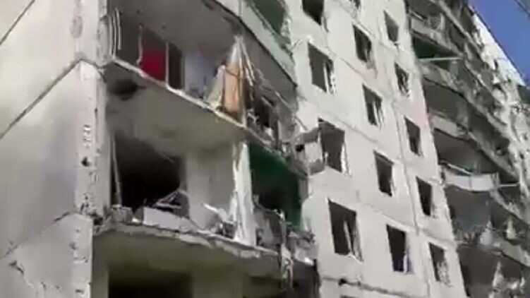 Оккупанты ударили ракетой по поселку под Харьковом, пострадали женщины и дети