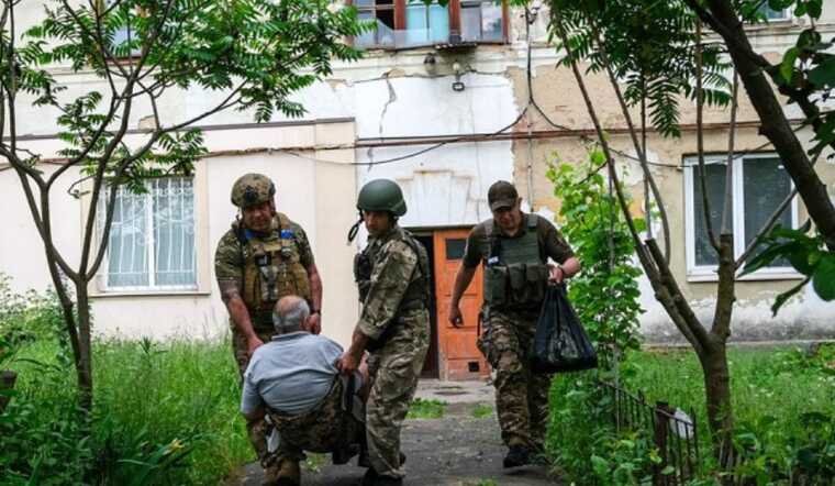 Поліцейські врятували підлітка з-під Мар’їнки, який мало не загинув від обстрілу РФ