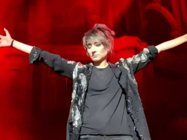 Спалює мости з Росією: співачка Земфіра отримала французьке громадянство