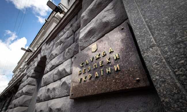 Правоохоронці затримали групу столичних мешканців, які знімали кошти громадян за підробленими картками