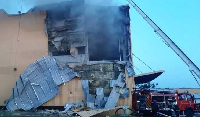 У Києві сапери у палаючій будівлі знешкодили нездетоновану 50-кілограмову бойову частину Shahed