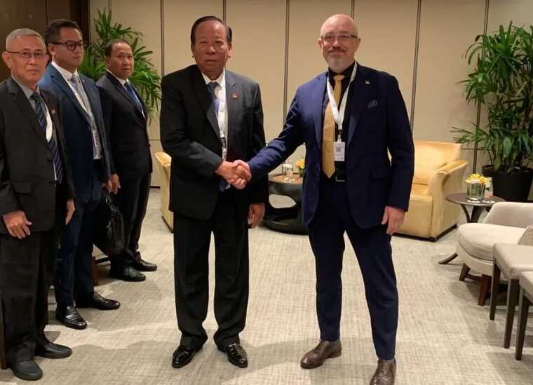 Камбоджа засудила вторгнення РФ в Україну й планує допомогти в розмінуванні, – Резніков