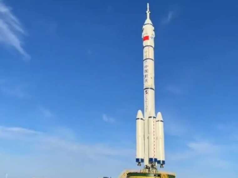 Провели 6 місяців на космічний станції: на Землю повернувся екіпаж корабля "Шеньчжоу-15"