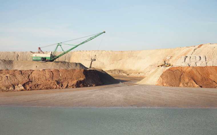 Велта выходит из Лекаровского месторождения титановых руд