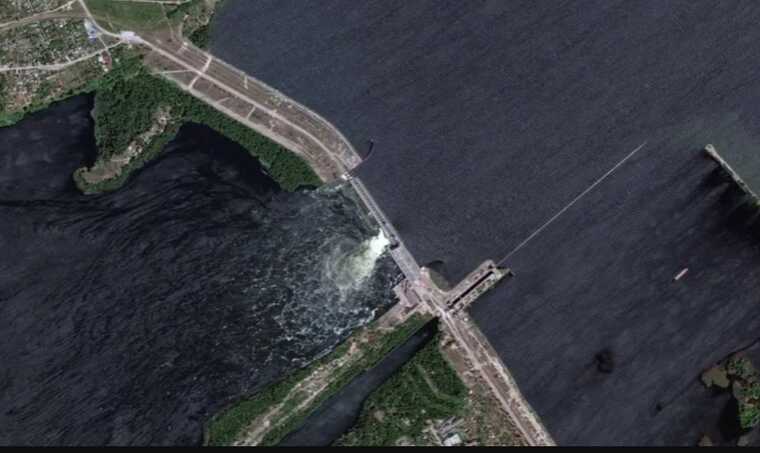 Каховська ГЕС "посипалася як картковий будинок": розповідь очевидця про теракт