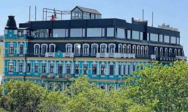 У Києві зобов’язали демонтувати надбудову на даху історичного будинку по Володимирській