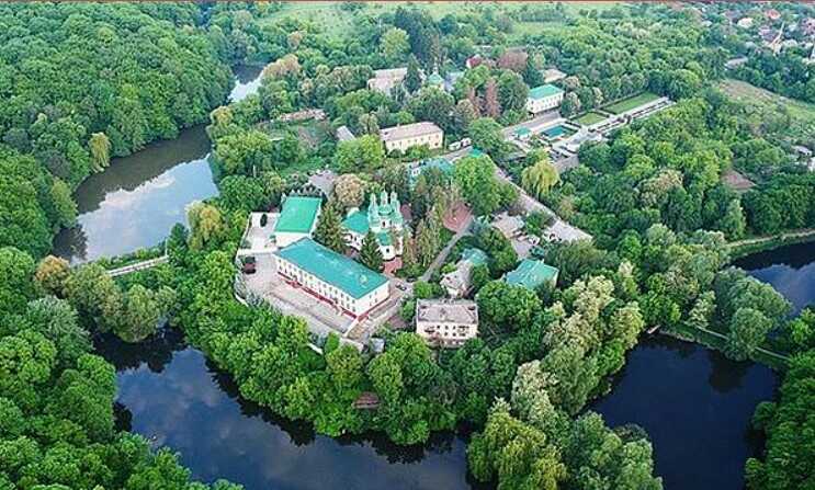 "Міліцейський рейдер": як екссиловик Миколаєць незаконно господарює у нацпарку "Голосіївський". Розслідування