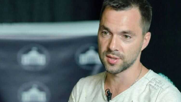 "Розлюднення вже тут": Арестович засудив жарти над загибеллю вбитого акулою росіянина