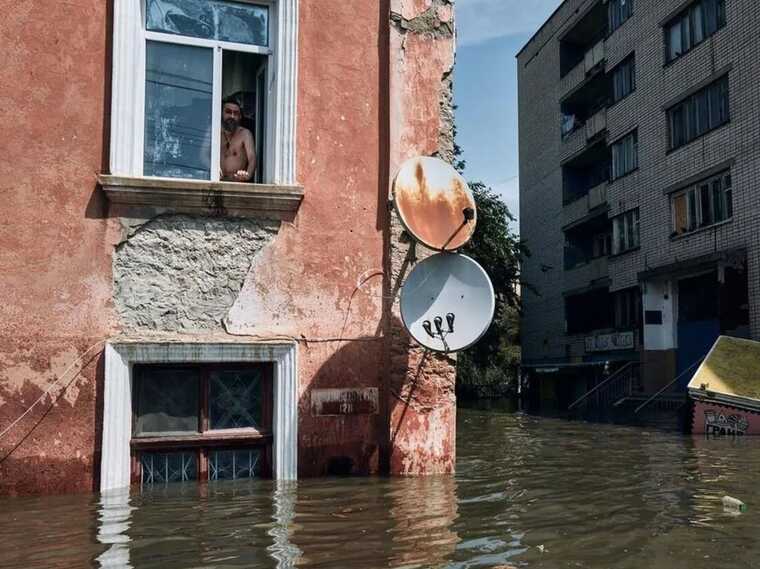 Зеленский показал трогательные кадры спасения на затопленной Херсонщине