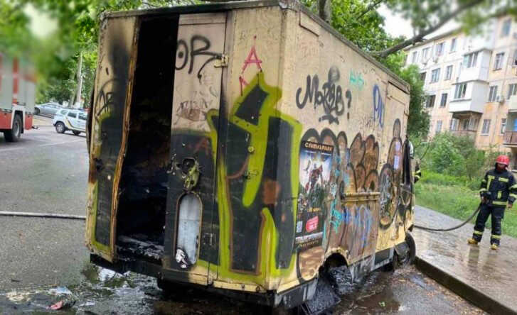В Одессе сгорел автобус: есть пострадавший