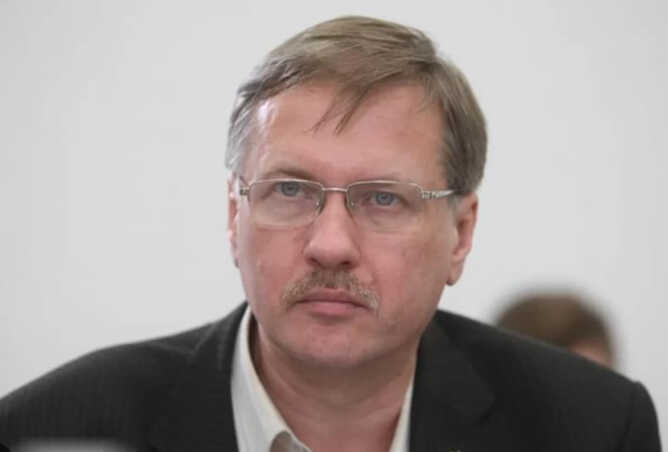 Політолога Тараса Чорновола облили зеленкою та засунули у сміттєвий бак